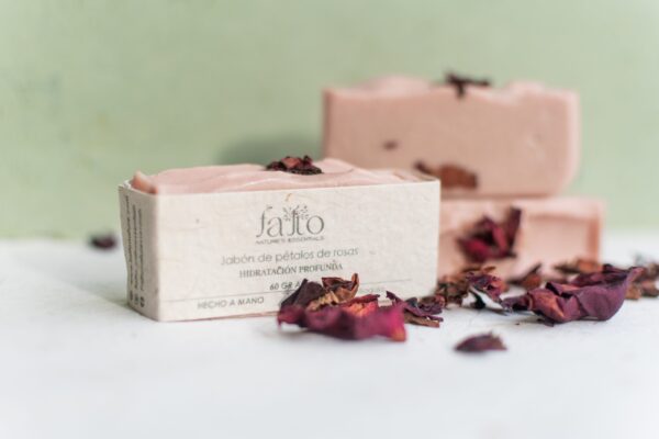 Jabón natural de pétalos de rosas hidratación profunda 60 gr - Imagen 2